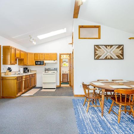 River Access Cabin With Hot Tub, Fire Pit, & Wifi! Morton Grove Exterior photo