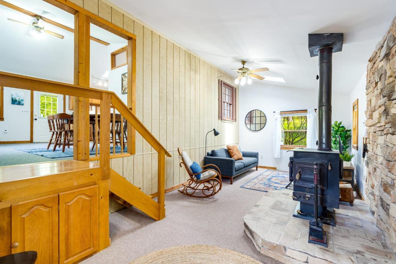River Access Cabin With Hot Tub, Fire Pit, & Wifi! Morton Grove Exterior photo